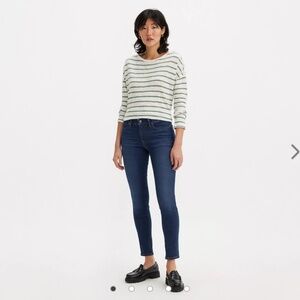 Levi's Women's Skinny Ankle Dark Wash Denim size 29